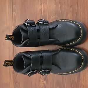 Dr martens devon heart buckle platform boots size 6 womens